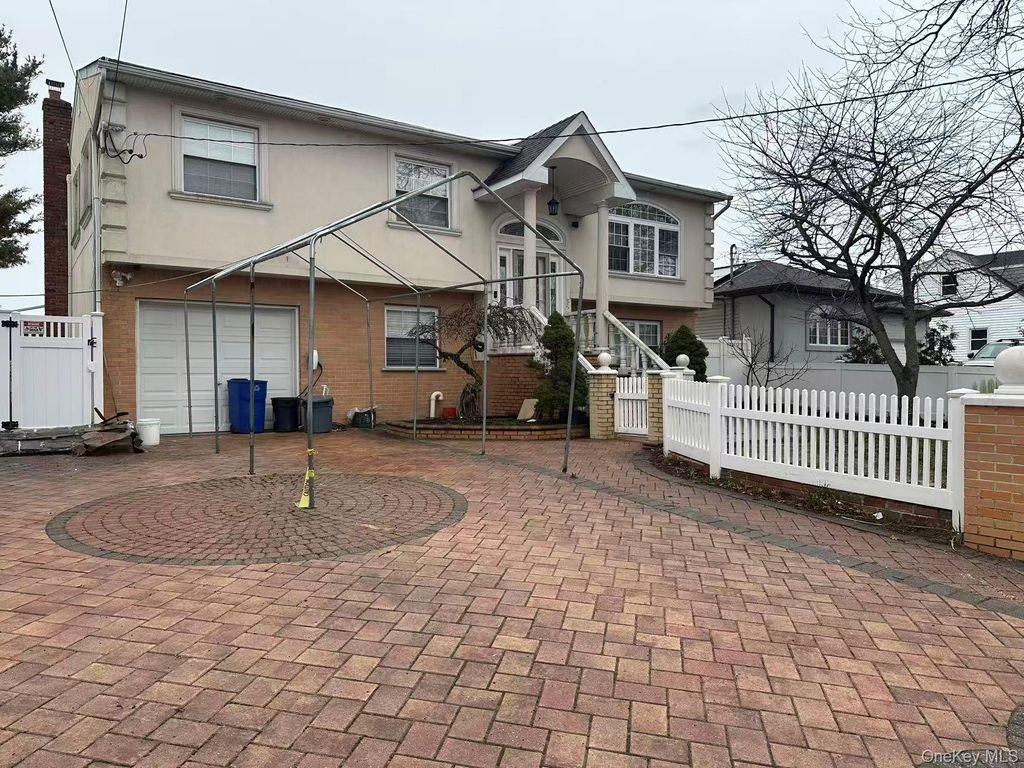 173 Davenport Street, Lindenhurst, NY 11757