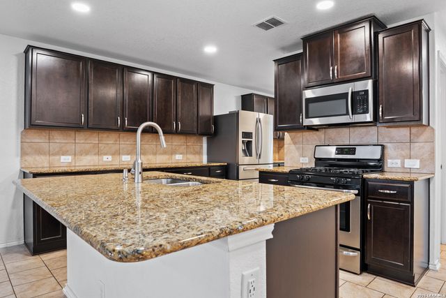 252 Elisabeth Run, San Antonio, TX 78253