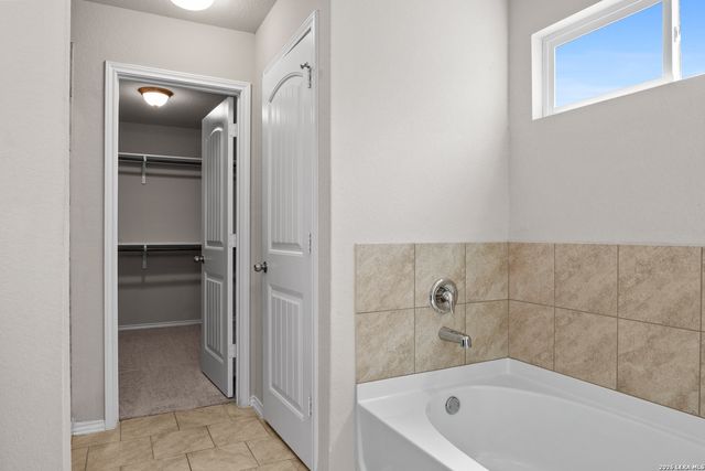 252 Elisabeth Run, San Antonio, TX 78253