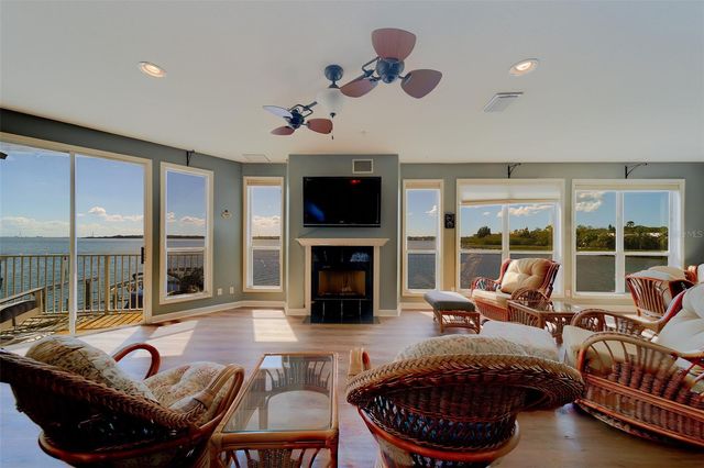 138 BRENT CIRCLE, Oldsmar, FL 34677