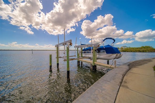 138 BRENT CIRCLE, Oldsmar, FL 34677