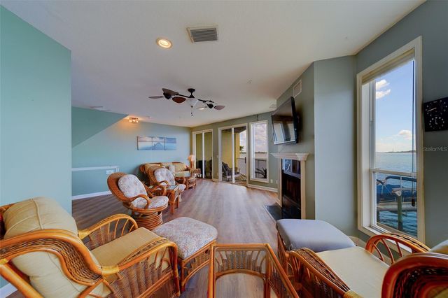 138 BRENT CIRCLE, Oldsmar, FL 34677