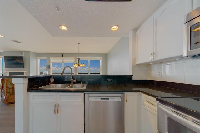 138 BRENT CIRCLE, Oldsmar, FL 34677