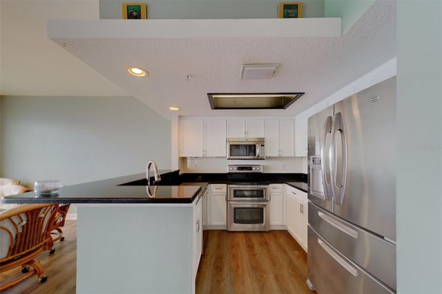 138 BRENT CIRCLE, Oldsmar, FL 34677