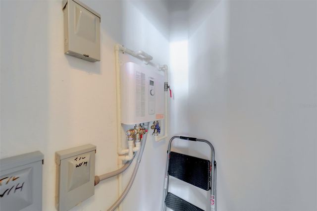 138 BRENT CIRCLE, Oldsmar, FL 34677