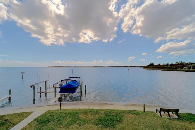 138 BRENT CIRCLE, Oldsmar, FL 34677