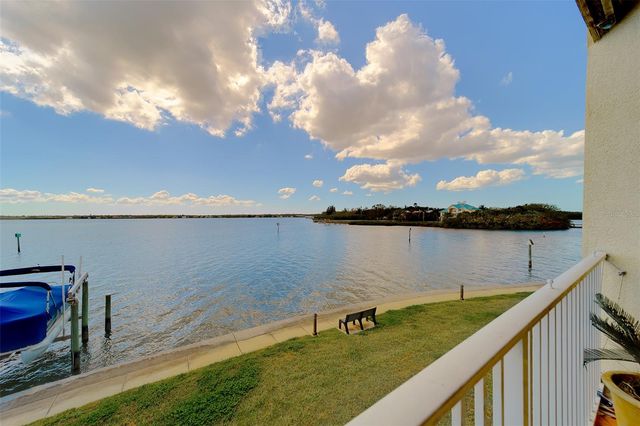 138 BRENT CIRCLE, Oldsmar, FL 34677