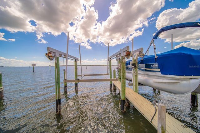 138 BRENT CIRCLE, Oldsmar, FL 34677