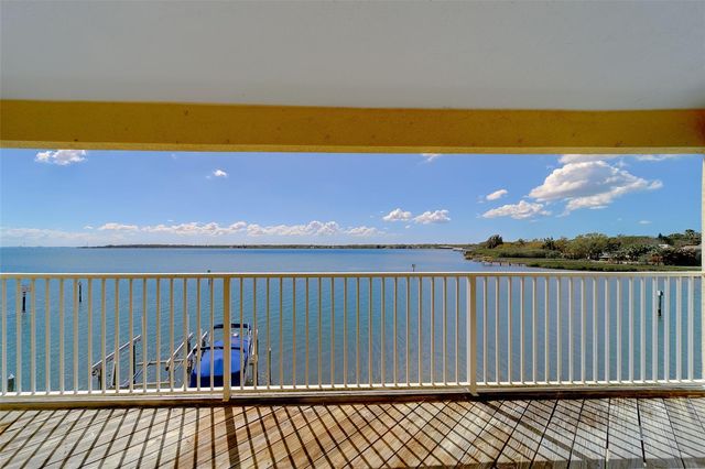 138 BRENT CIRCLE, Oldsmar, FL 34677