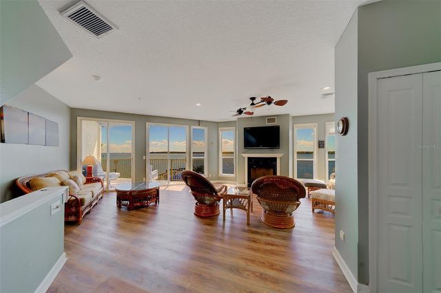 138 BRENT CIRCLE, Oldsmar, FL 34677