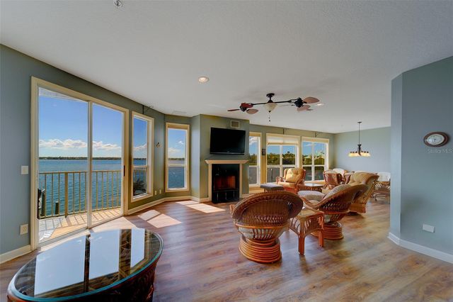 138 BRENT CIRCLE, Oldsmar, FL 34677