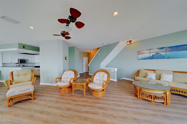 138 BRENT CIRCLE, Oldsmar, FL 34677