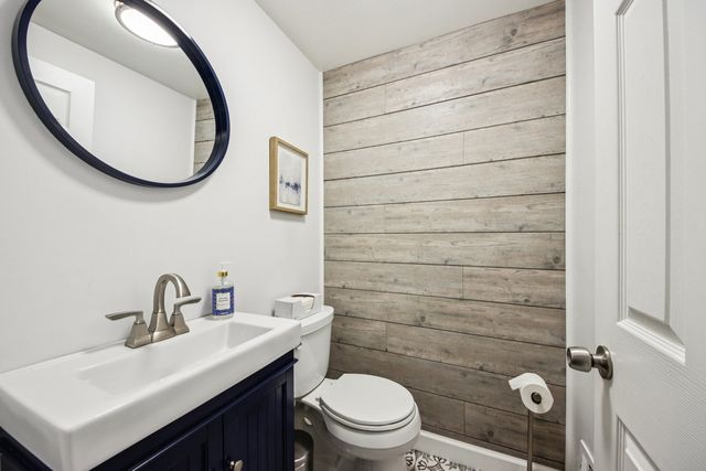 175 S Fairview Avenue, Elmhurst, IL 60126