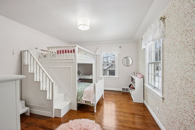 175 S Fairview Avenue, Elmhurst, IL 60126