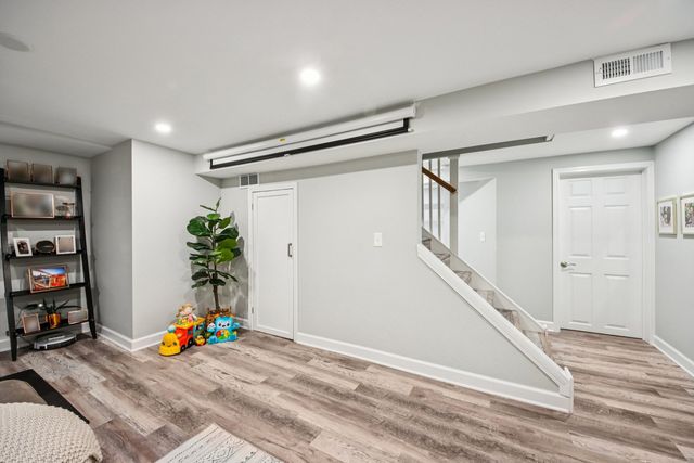 175 S Fairview Avenue, Elmhurst, IL 60126