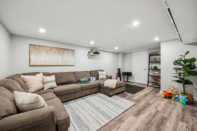 175 S Fairview Avenue, Elmhurst, IL 60126