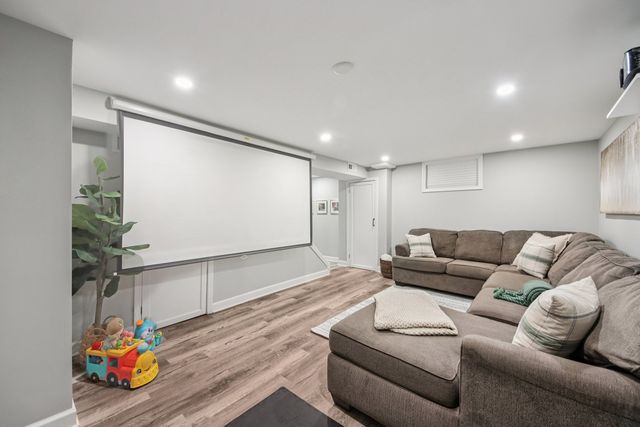 175 S Fairview Avenue, Elmhurst, IL 60126