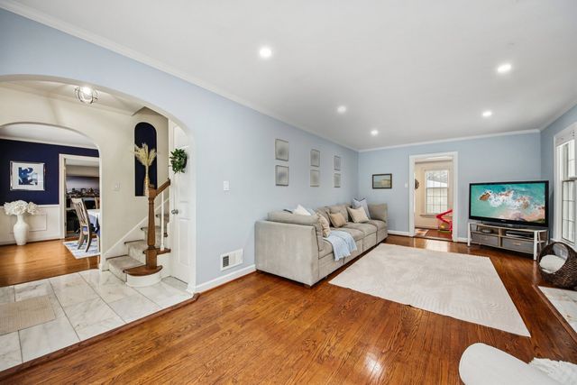 175 S Fairview Avenue, Elmhurst, IL 60126