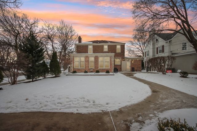 175 S Fairview Avenue, Elmhurst, IL 60126