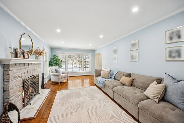 175 S Fairview Avenue, Elmhurst, IL 60126