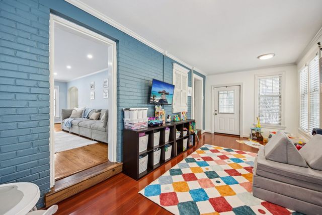 175 S Fairview Avenue, Elmhurst, IL 60126