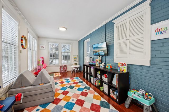 175 S Fairview Avenue, Elmhurst, IL 60126