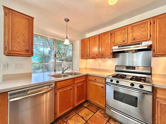 806 Minturn LN, Austin, TX 78748