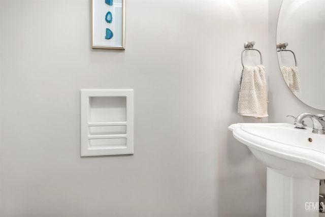 9600 Valley Oak Court, Bakersfield, CA 93311