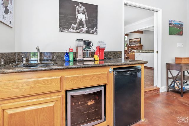 9600 Valley Oak Court, Bakersfield, CA 93311