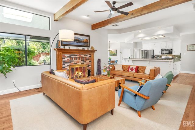 9600 Valley Oak Court, Bakersfield, CA 93311