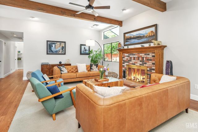 9600 Valley Oak Court, Bakersfield, CA 93311