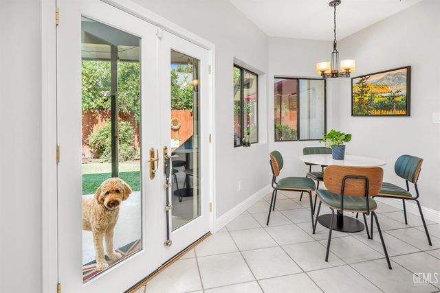 9600 Valley Oak Court, Bakersfield, CA 93311