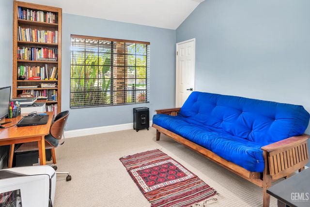 9600 Valley Oak Court, Bakersfield, CA 93311