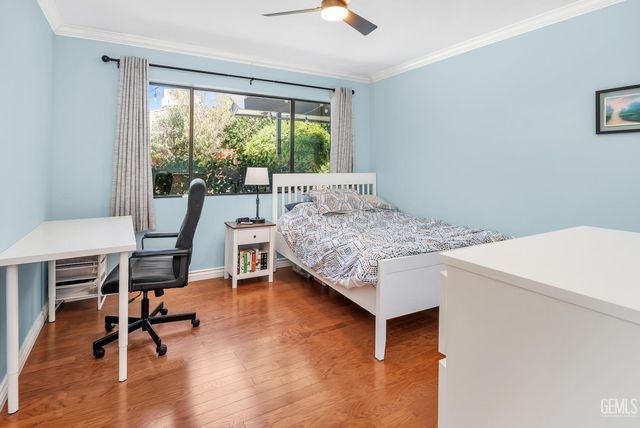 9600 Valley Oak Court, Bakersfield, CA 93311