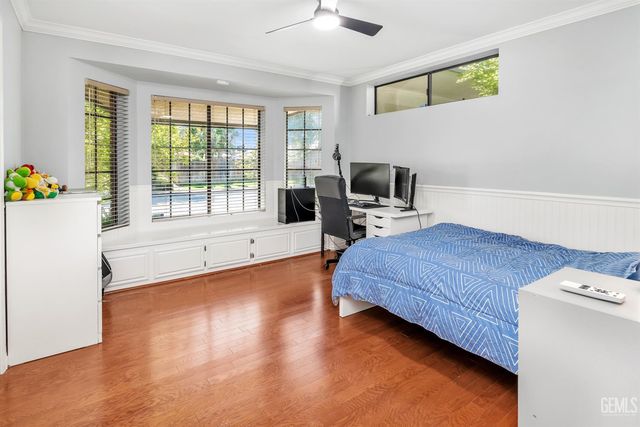 9600 Valley Oak Court, Bakersfield, CA 93311