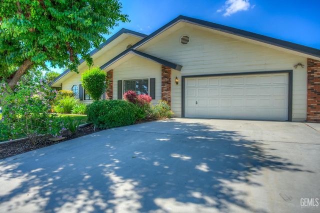 9600 Valley Oak Court, Bakersfield, CA 93311