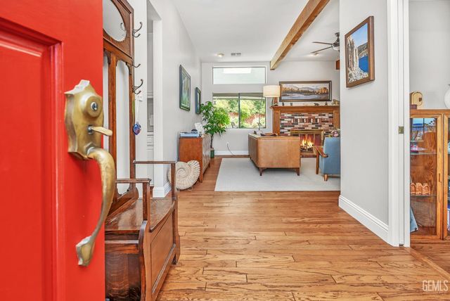 9600 Valley Oak Court, Bakersfield, CA 93311