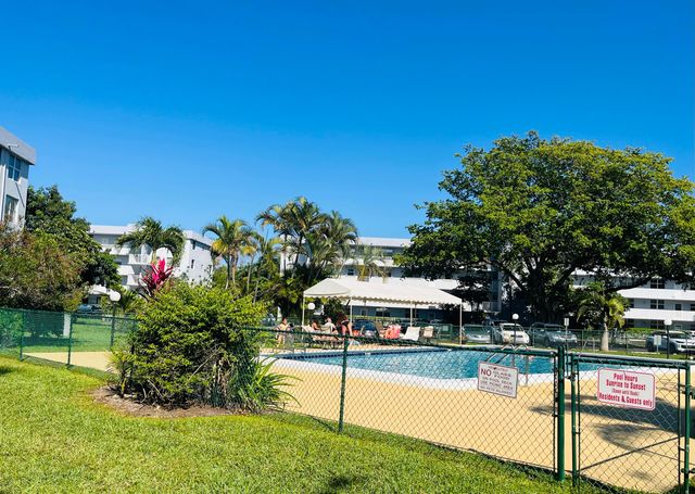 111 Royal Pk Drive, Oakland Park, FL 33309