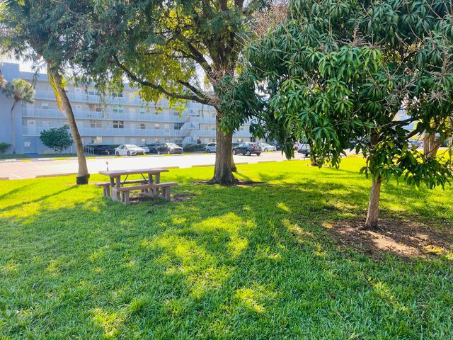 111 Royal Pk Drive, Oakland Park, FL 33309