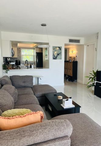 111 Royal Pk Drive, Oakland Park, FL 33309