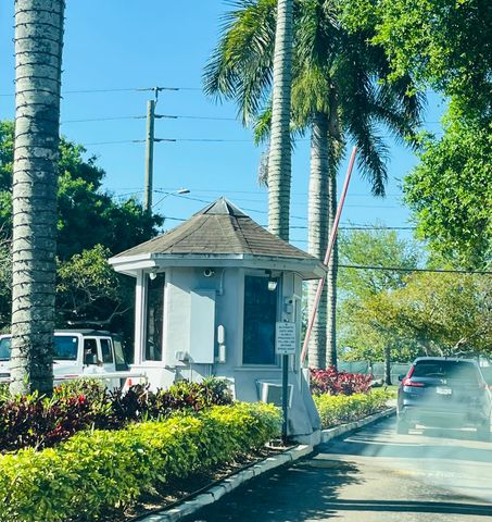 111 Royal Pk Drive, Oakland Park, FL 33309