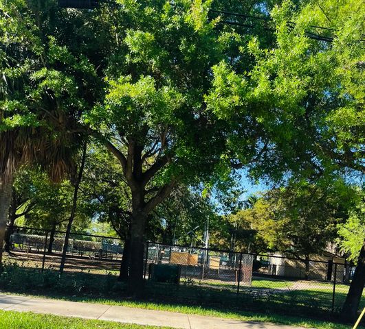 111 Royal Pk Drive, Oakland Park, FL 33309