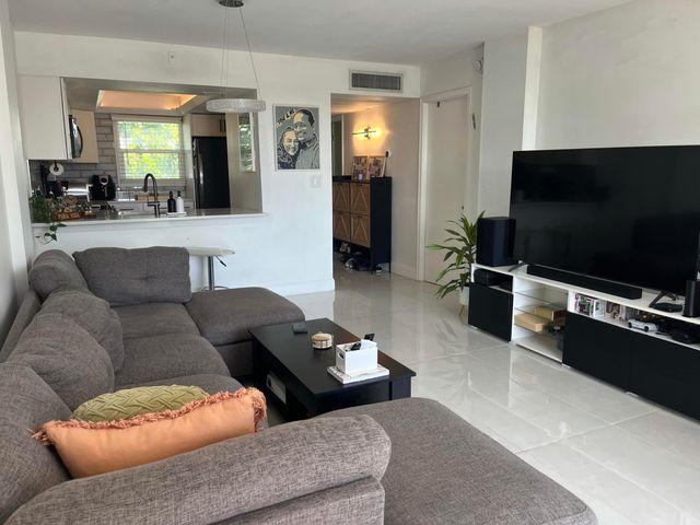 111 Royal Pk Drive, Oakland Park, FL 33309