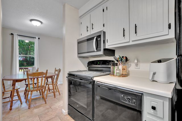 2272 Ferry Rd, Clarksville, TN 37040