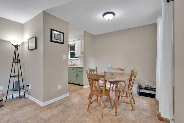 2272 Ferry Rd, Clarksville, TN 37040