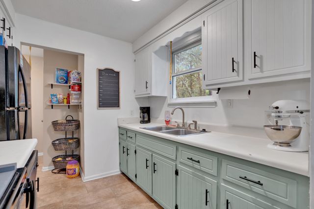 2272 Ferry Rd, Clarksville, TN 37040