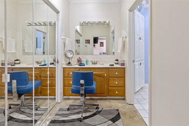 1467 HWY 384, Grand Lake, LA 70607