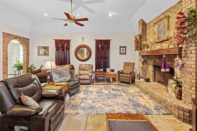 1467 HWY 384, Grand Lake, LA 70607