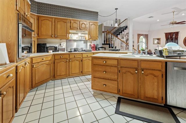 1467 HWY 384, Grand Lake, LA 70607