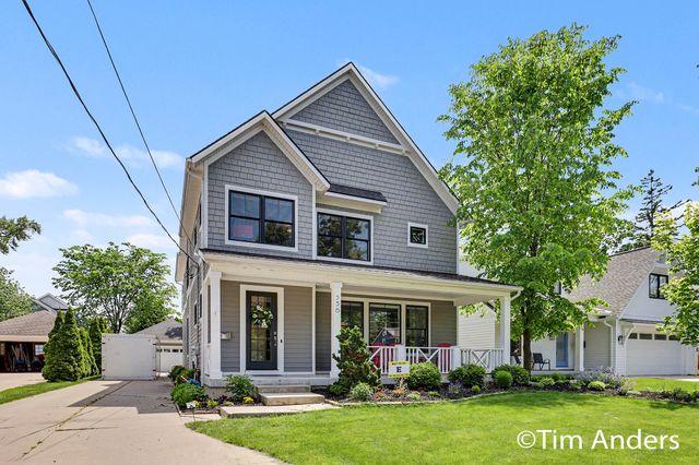 556 Greenwood Avenue SE, East Grand Rapids, MI 49506